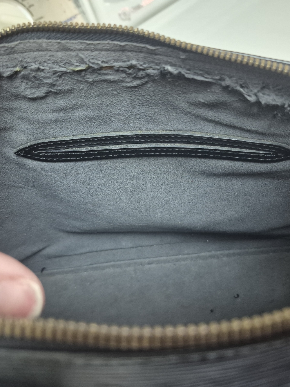 Louis Vuitton Black Epi Alma MI0969 - Picture 13 of 16